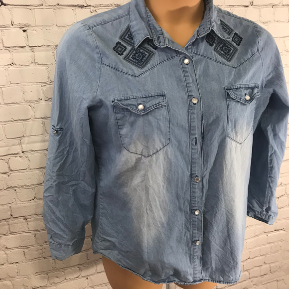 Ellison Light Wash Embroidered Western Button Up L - Picture 2 of 8